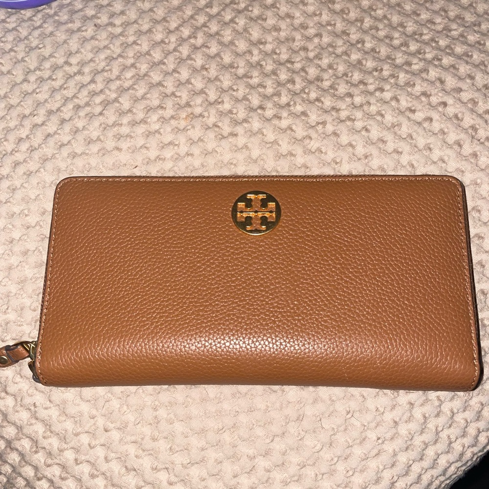 AUTHENTIC TORY BURCH WALLET CLUTCH